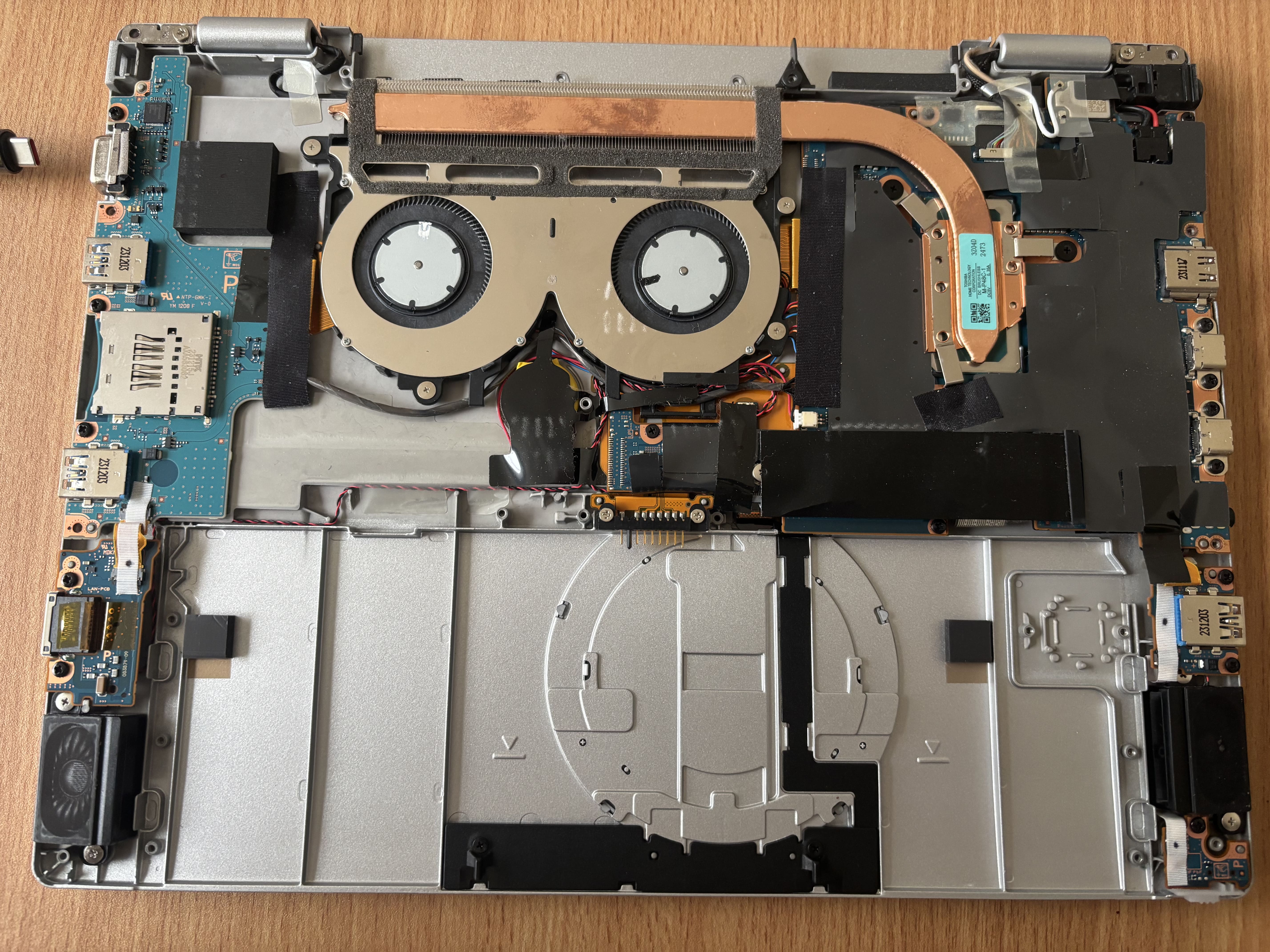 CF-FV4内部の画像